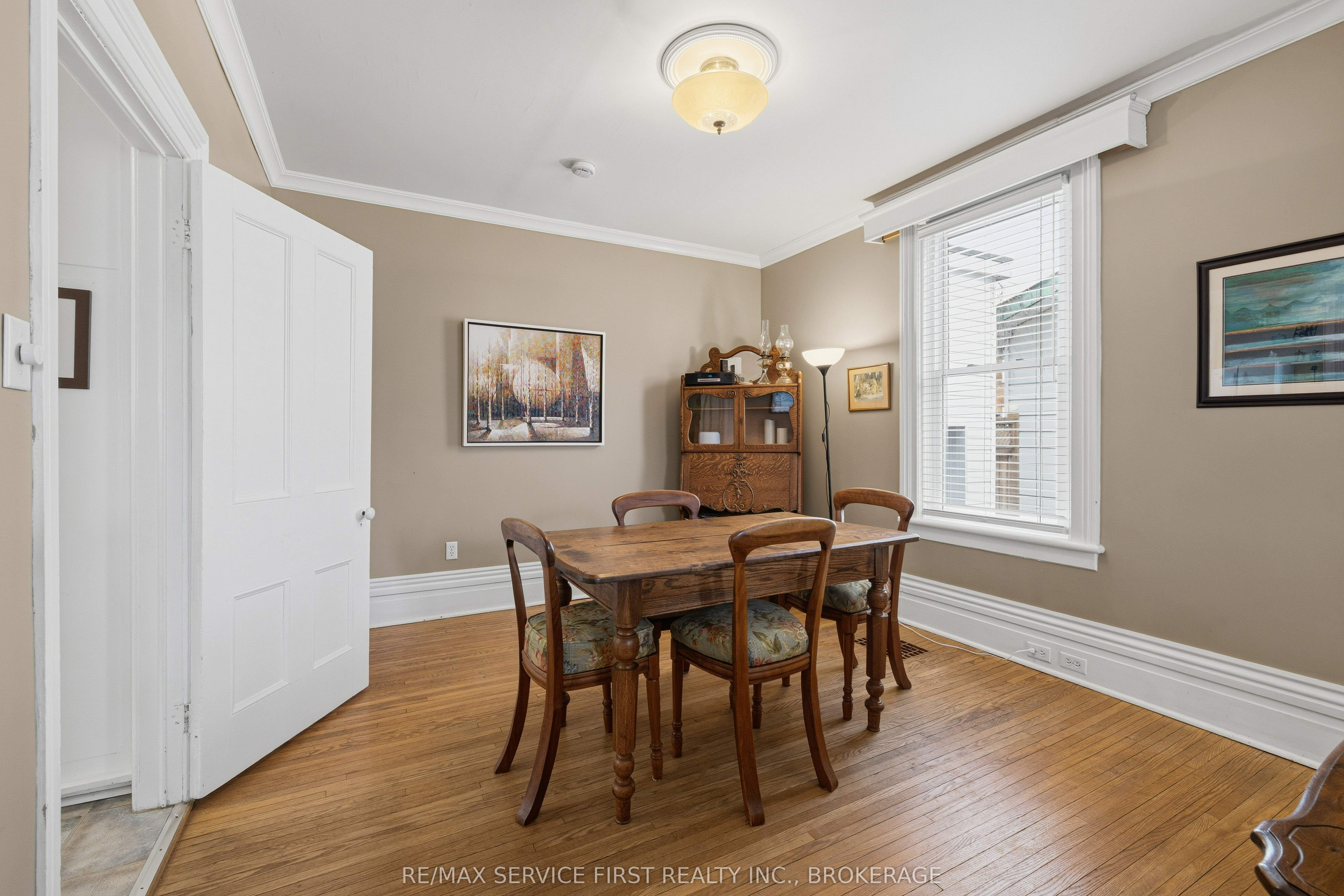 15 Graham Street E Property Photo 17