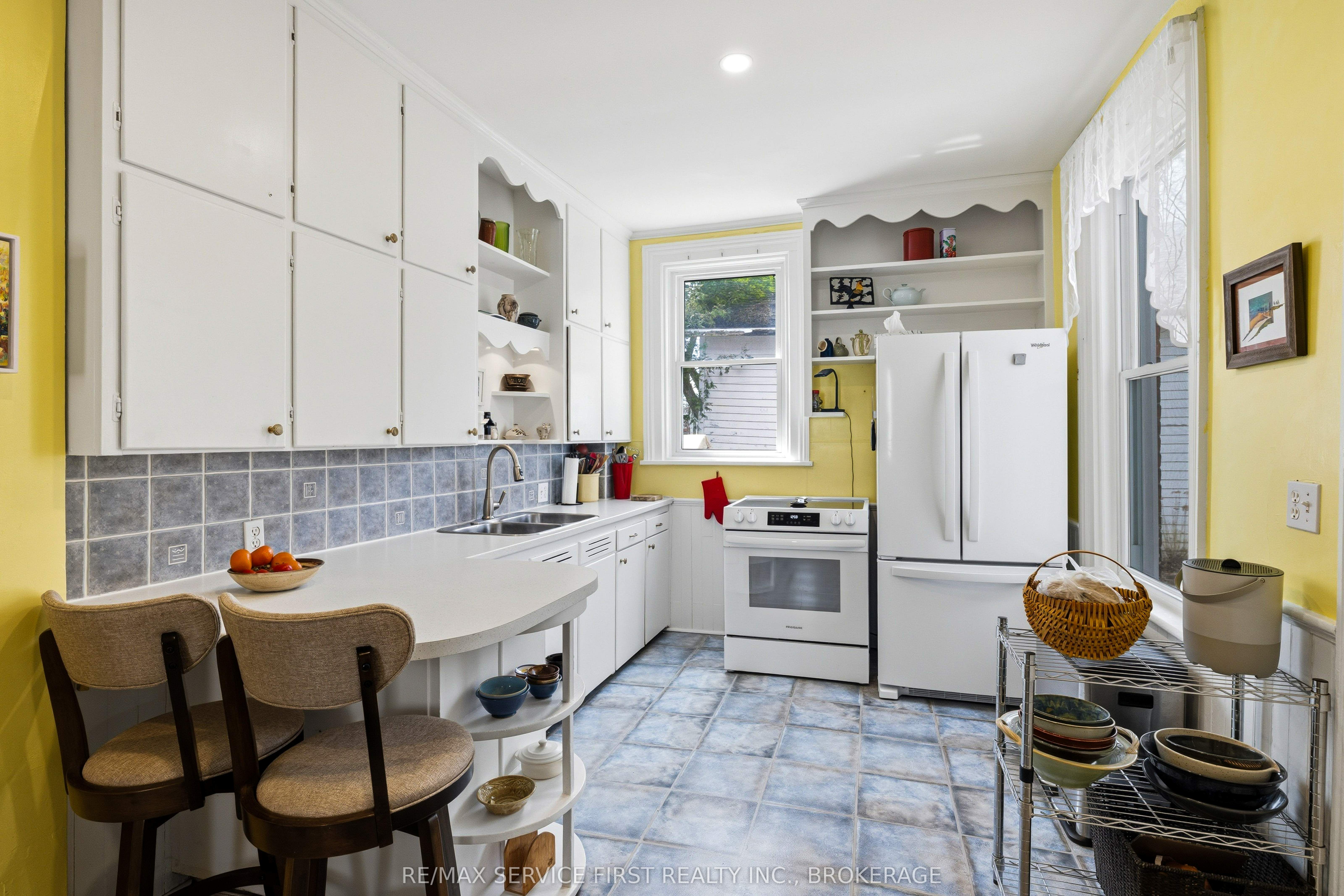 15 Graham Street E Property Photo 18