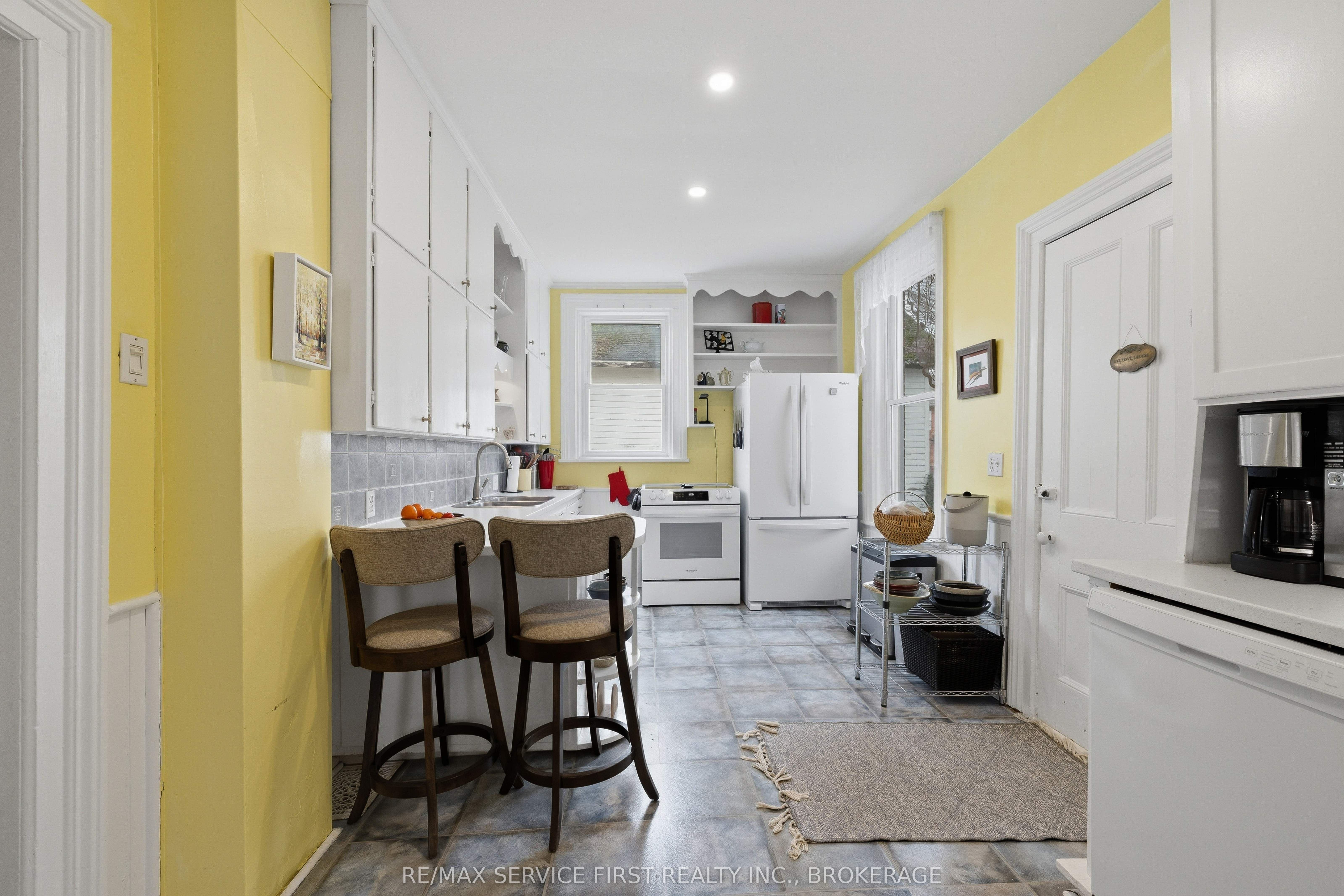 15 Graham Street E Property Photo 19