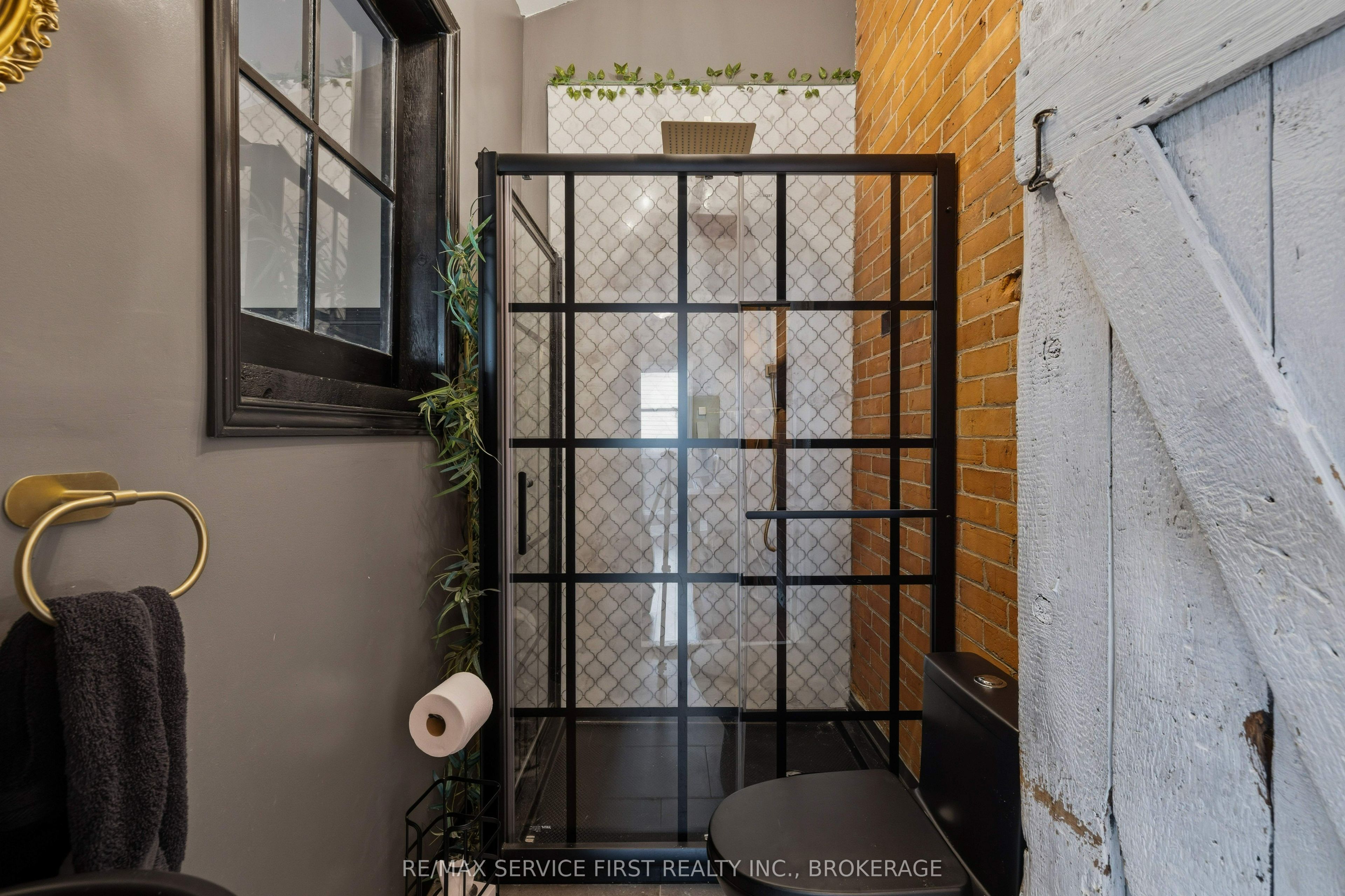 15 Graham Street E Property Photo 24