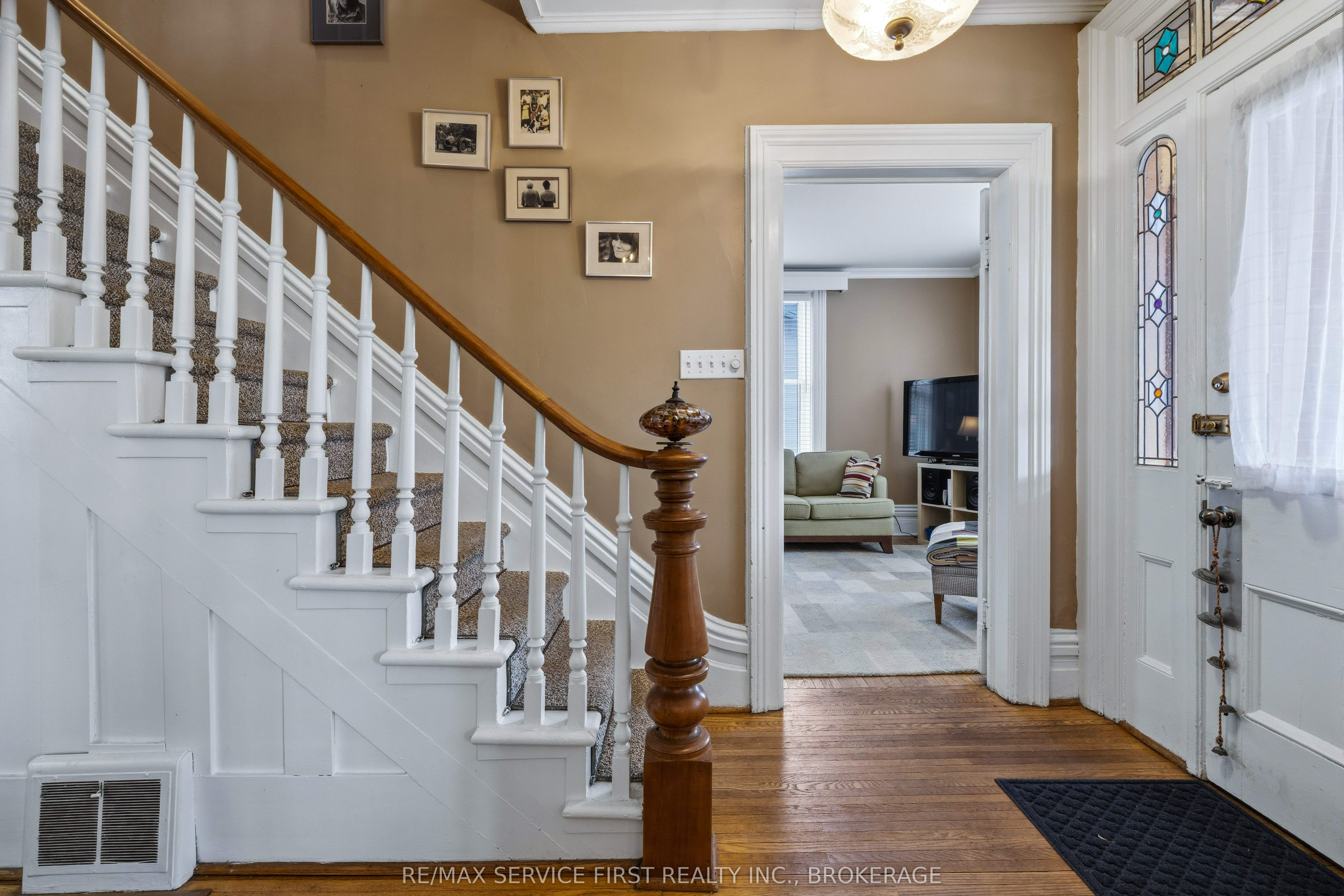 15 Graham Street E Property Photo 26