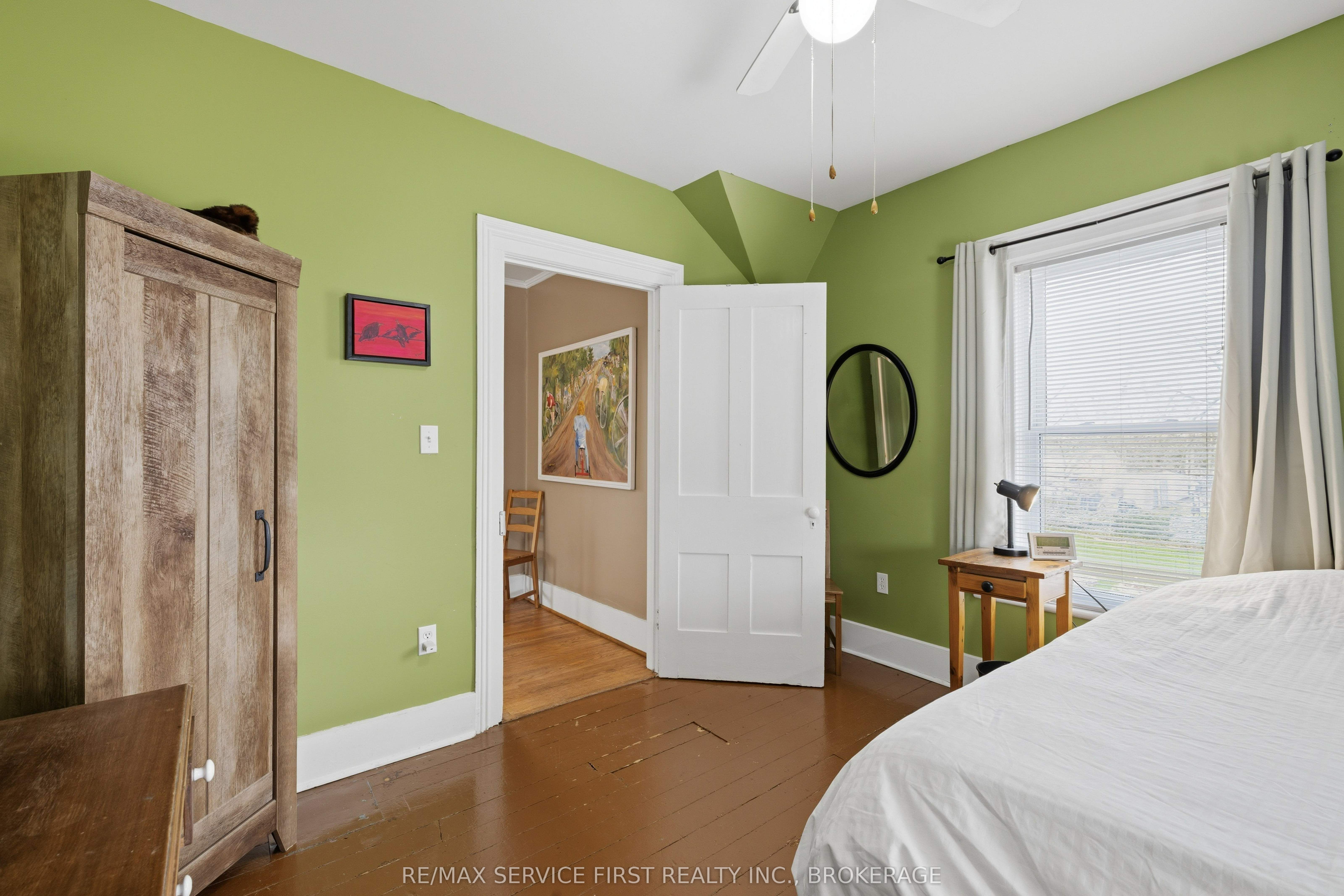 15 Graham Street E Property Photo 31