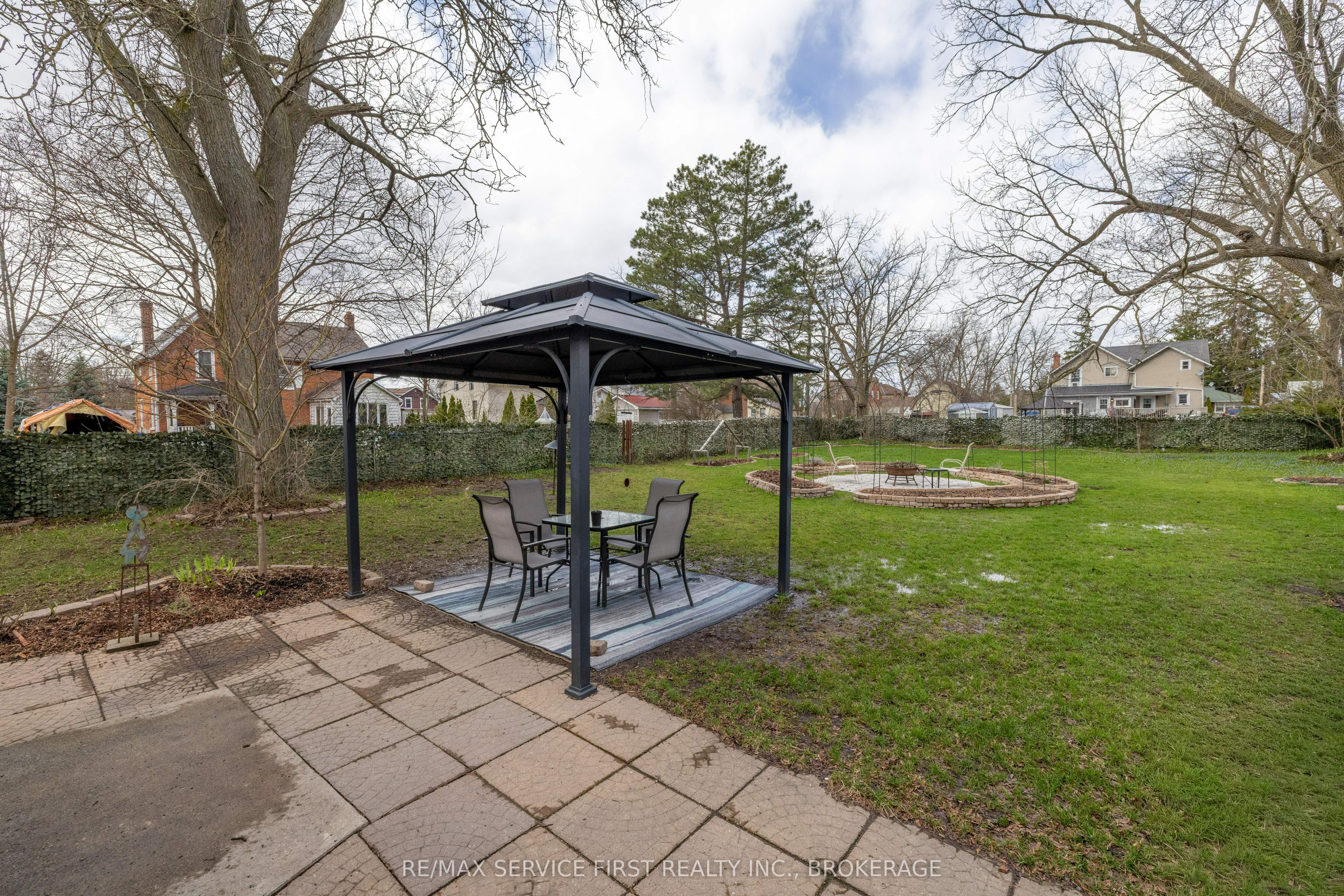 15 Graham Street E Property Photo 40