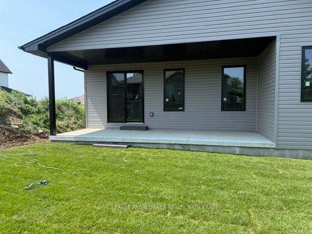 733 Squirrel Hill Drive Property Photo 2