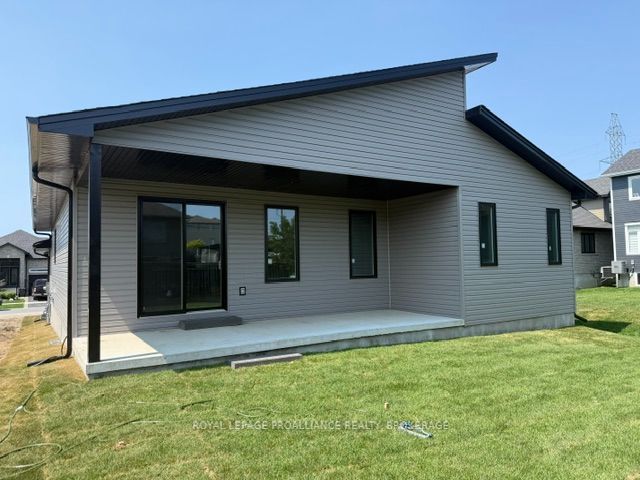 733 Squirrel Hill Drive Property Photo 3