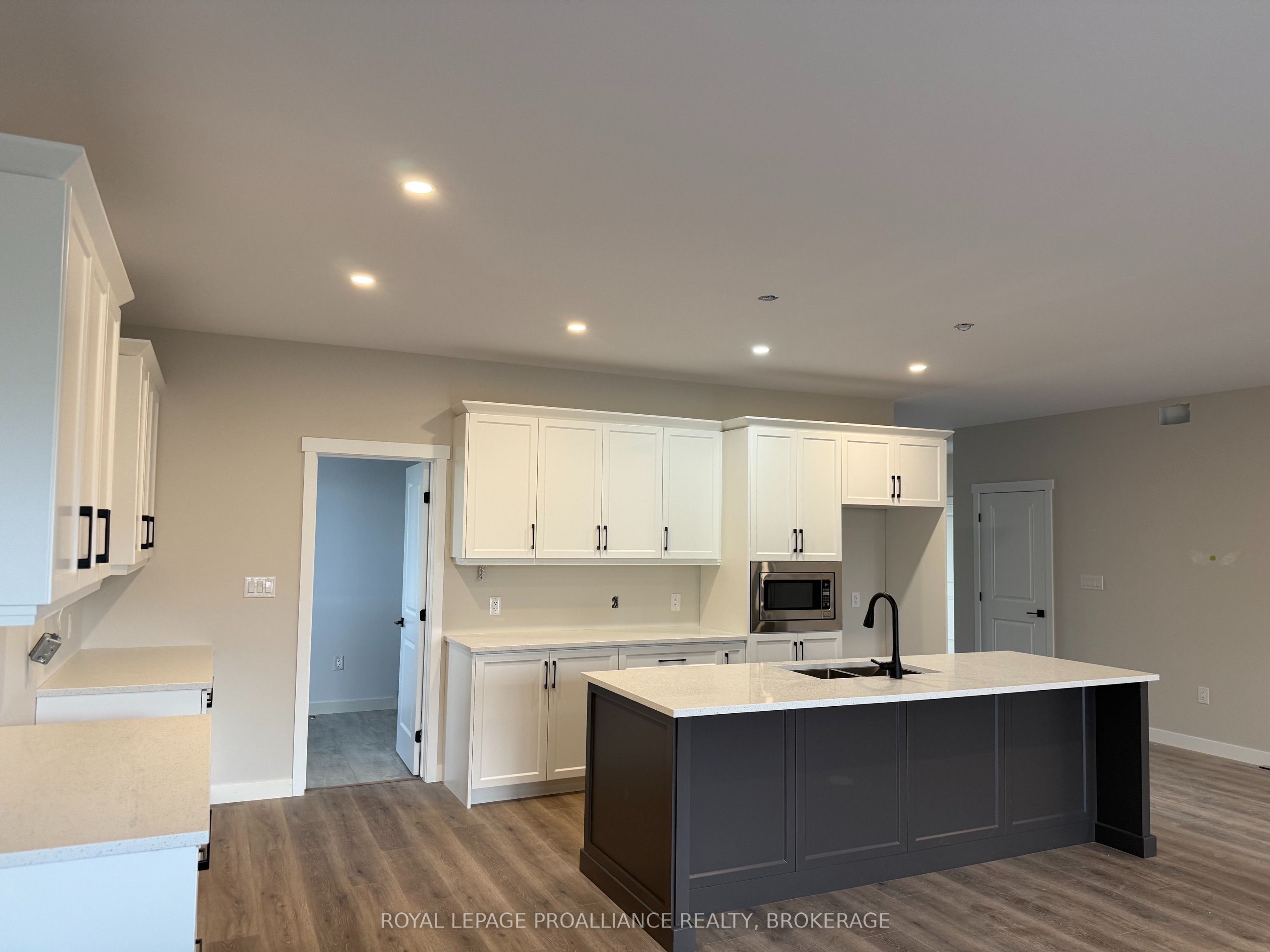 733 Squirrel Hill Drive Property Photo 8