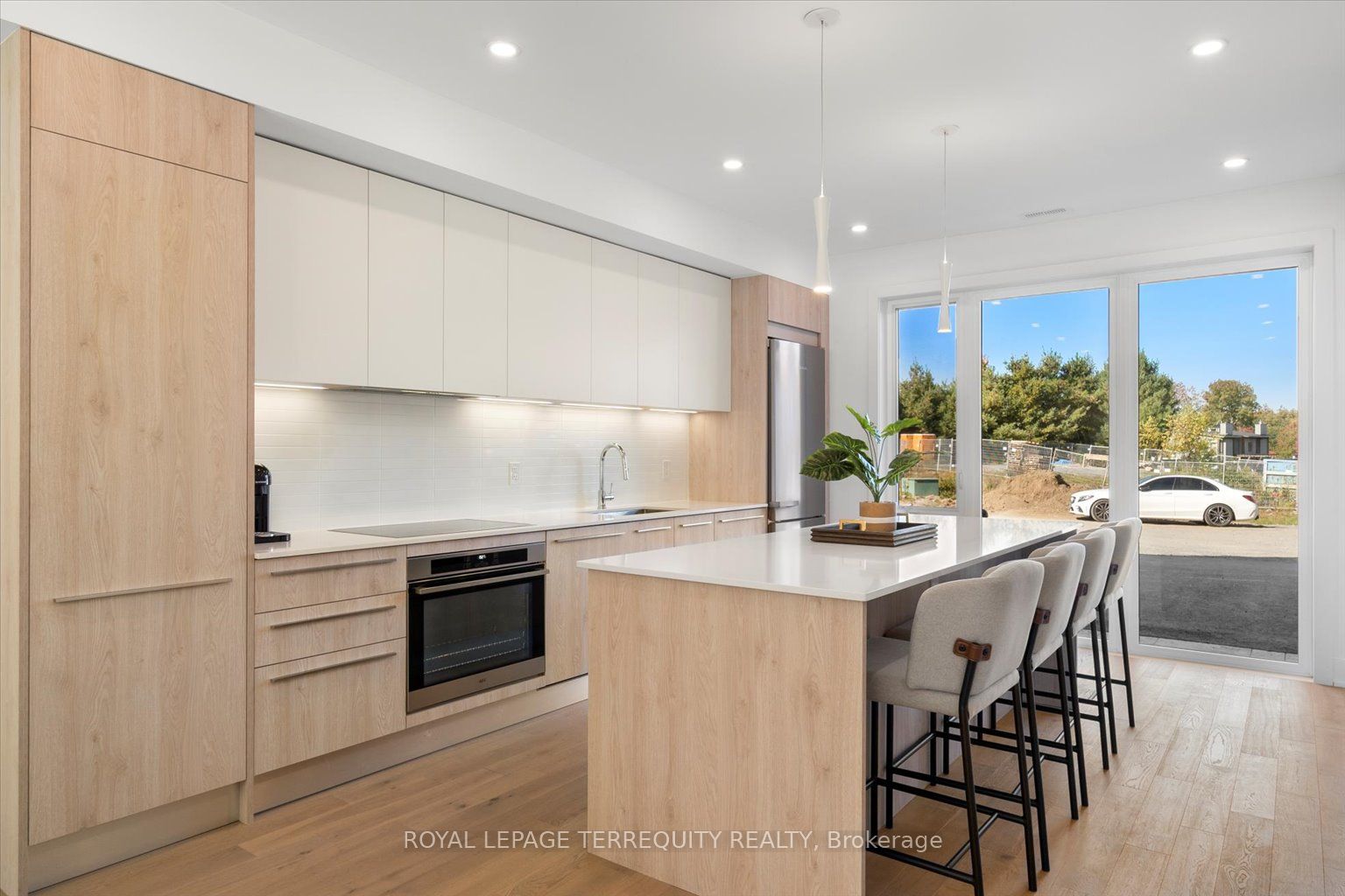 37 Rockmount Crescent Property Photo 3