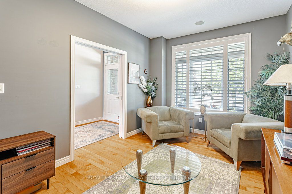 560 Lakeview Drive Property Photo 4