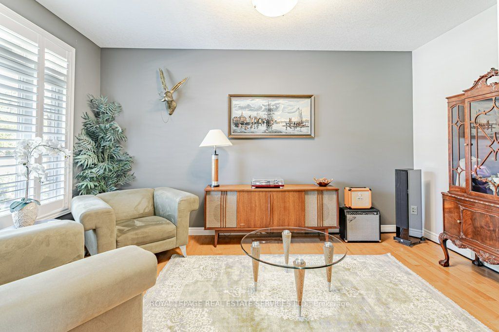 560 Lakeview Drive Property Photo 5