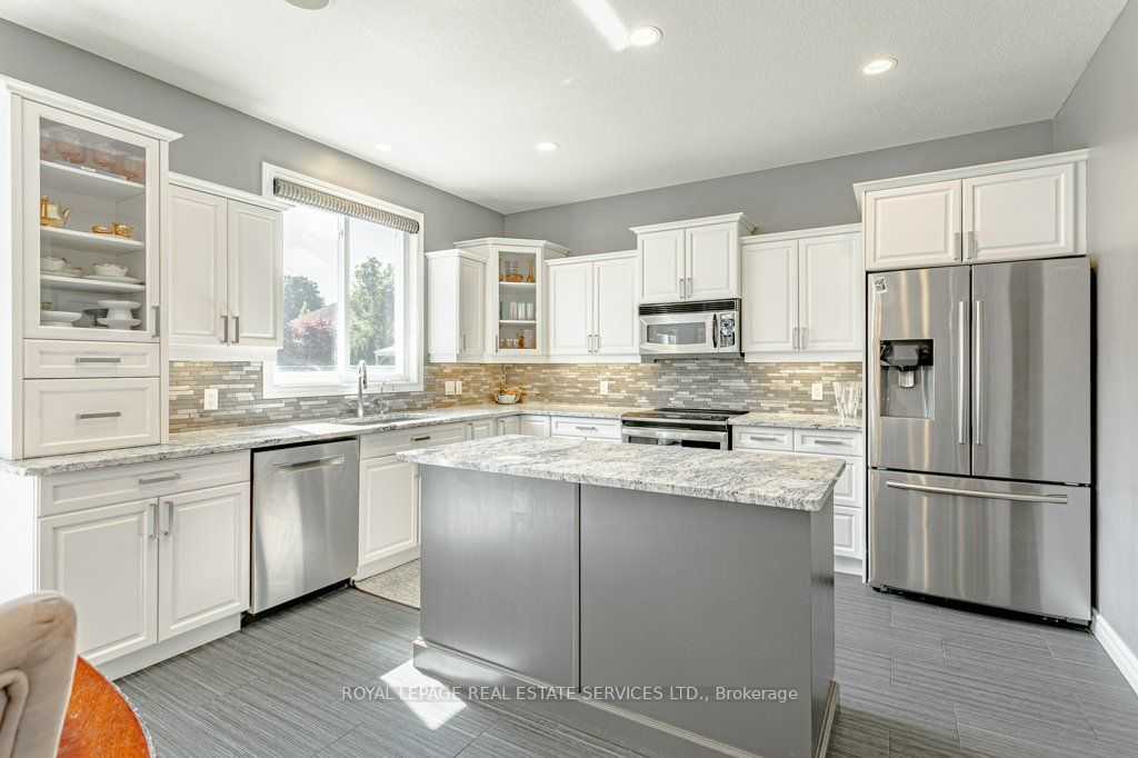 560 Lakeview Drive Property Photo 16