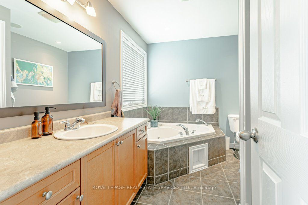 560 Lakeview Drive Property Photo 25
