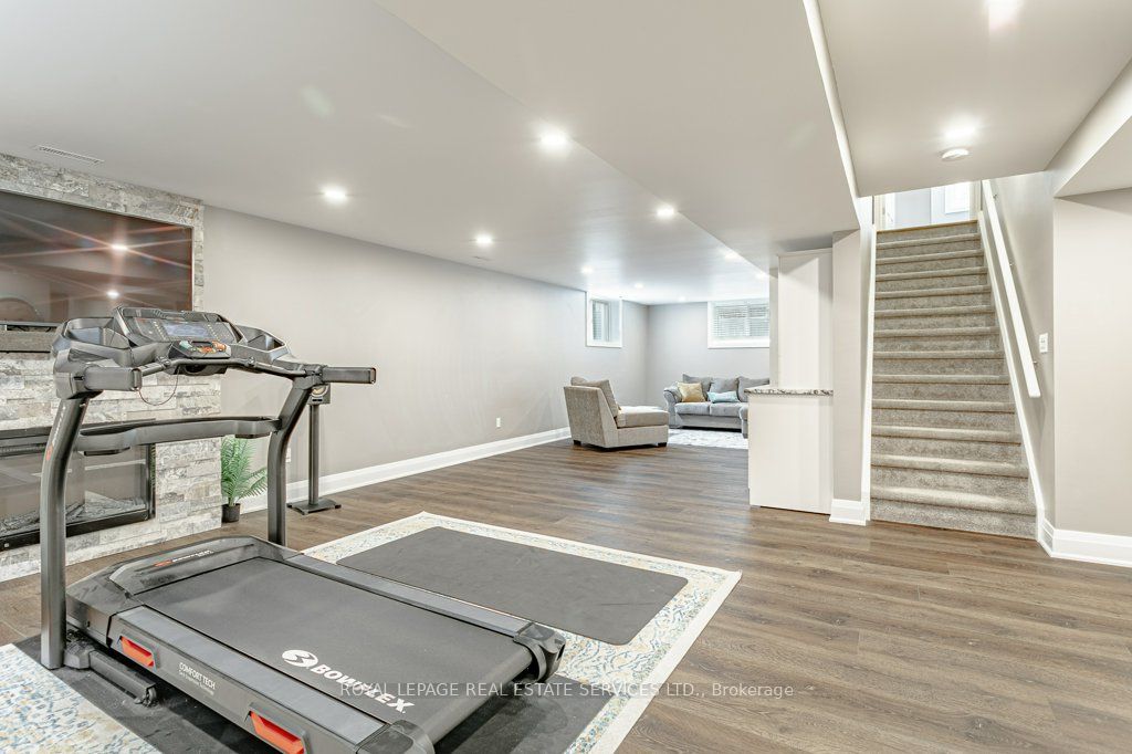 560 Lakeview Drive Property Photo 35