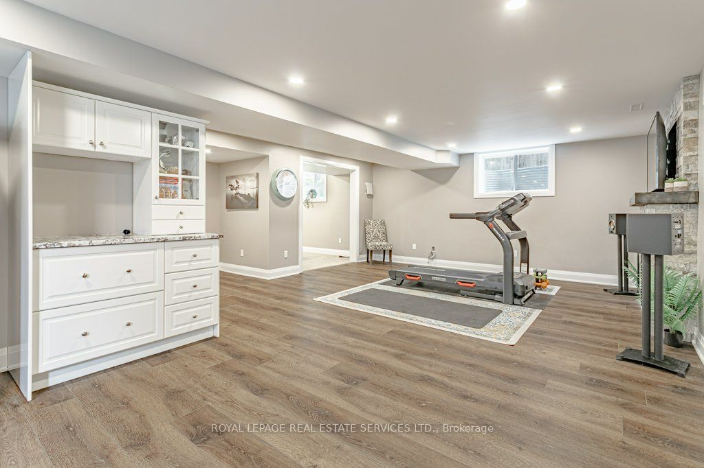 560 Lakeview Drive Property Photo 37