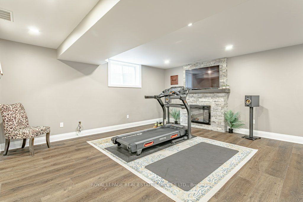 560 Lakeview Drive Property Photo 38
