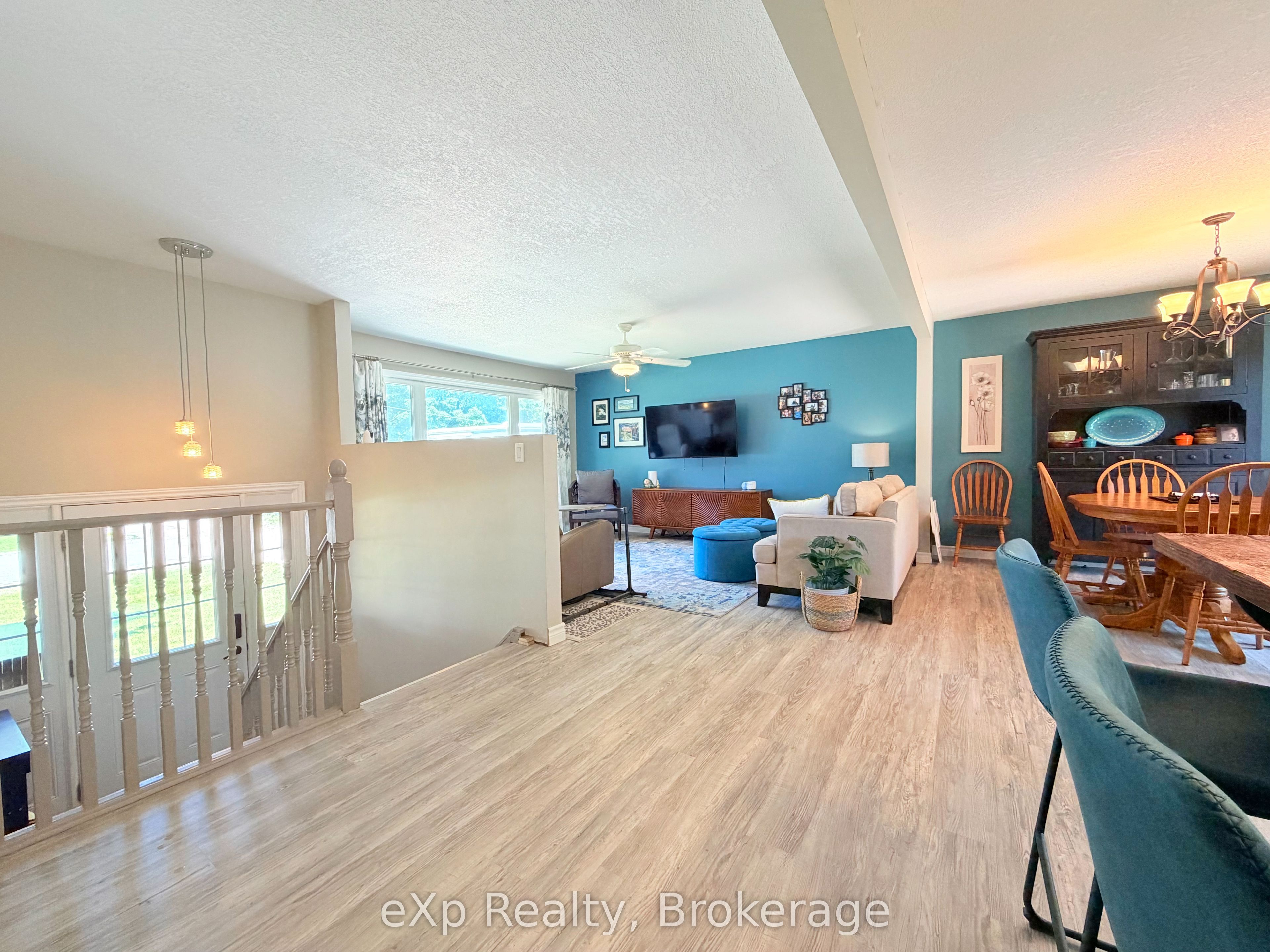 160 Westfall Crescent Property Photo 2