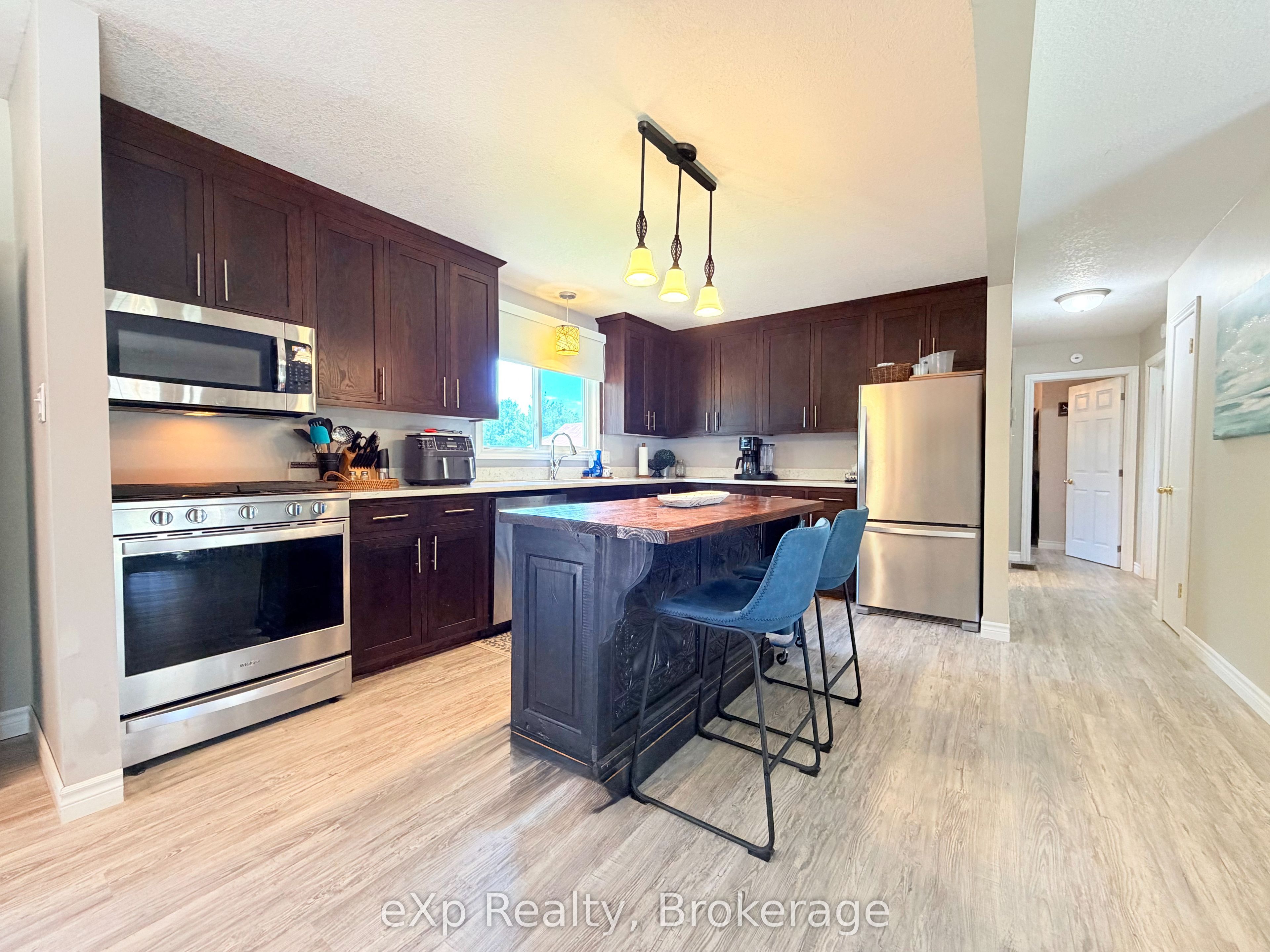 160 Westfall Crescent Property Photo 3
