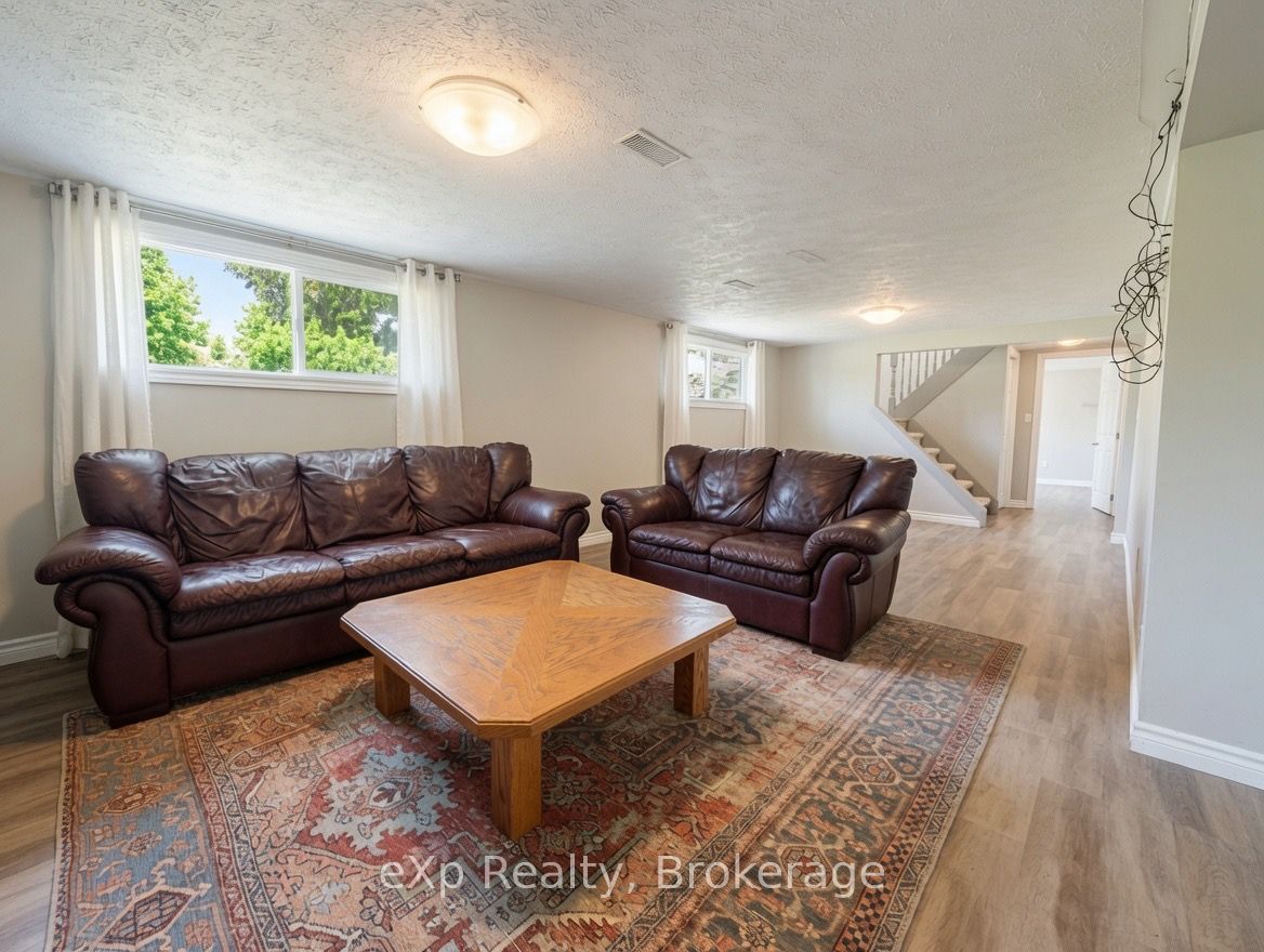 160 Westfall Crescent Property Photo 13