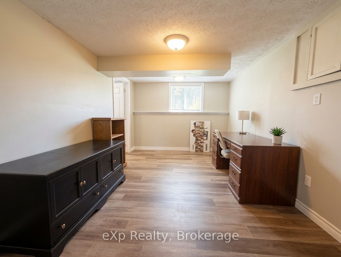 160 Westfall Crescent Property Photo 14