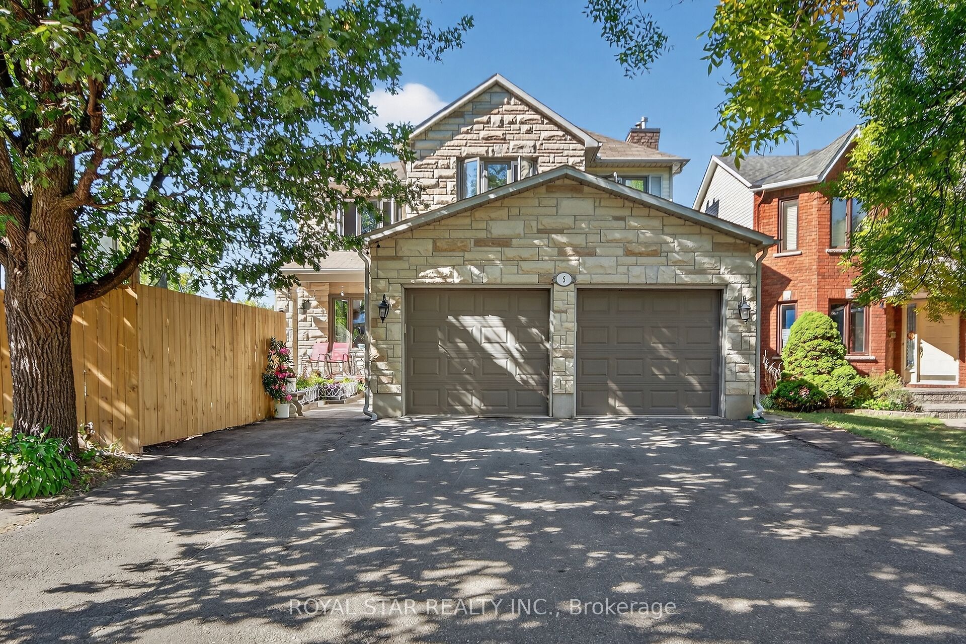 5 Southland Crescent Property Photo 1