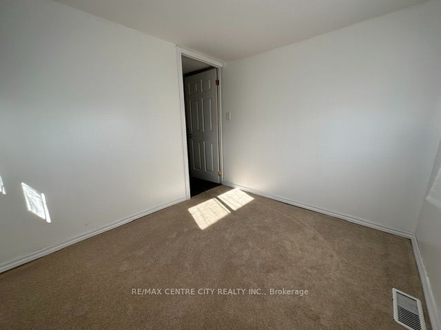 2189 Dundas Street E 59 Property Photo 10
