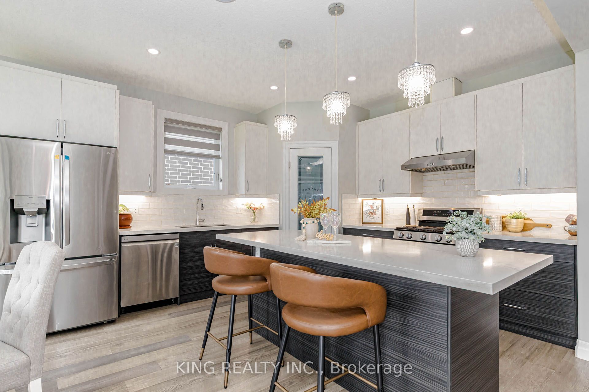 584 Chelton Road Property Photo 15
