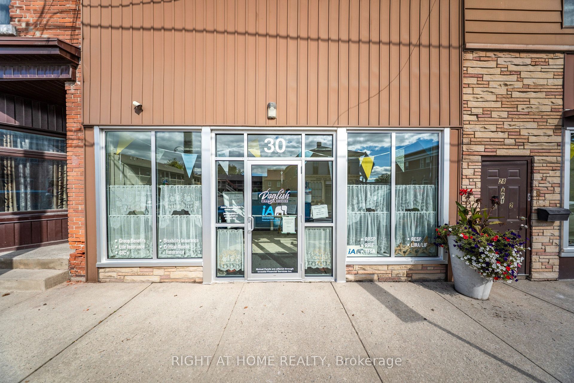 28-30 King Street W Property Photo 10