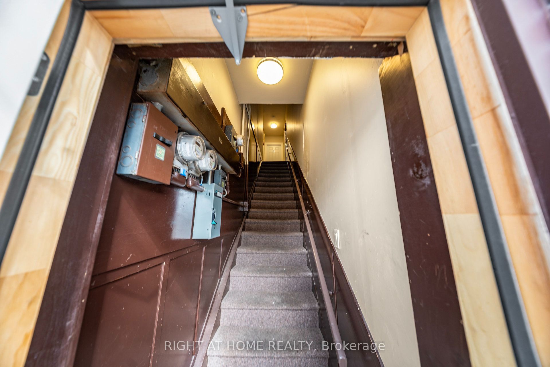 28-30 King Street W Property Photo 16
