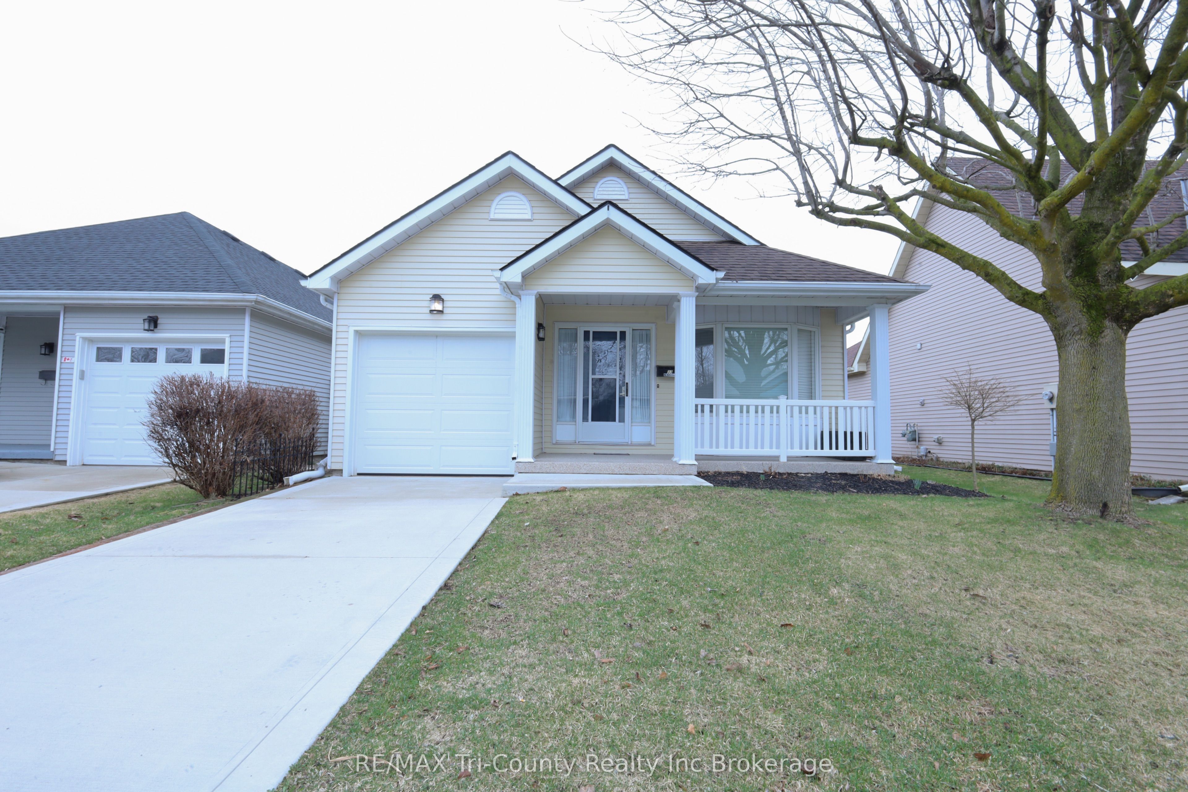 33 Wilkins Crescent Property Photo 1