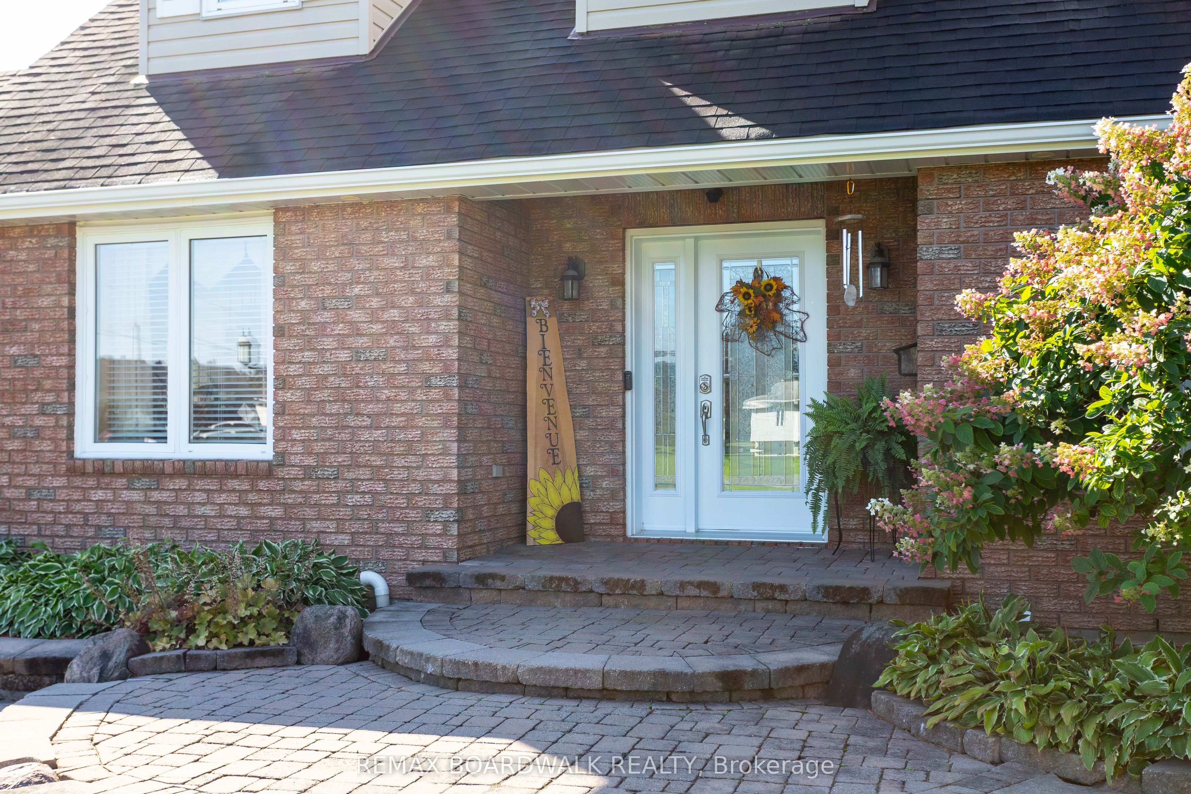 32 Faucher Boulevard Property Photo 3