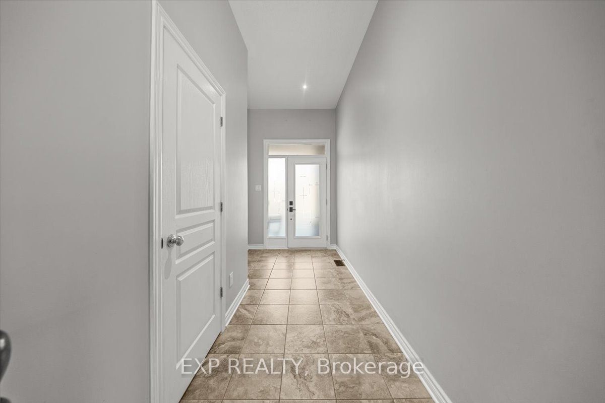255 Shinleaf Crescent Property Photo 3