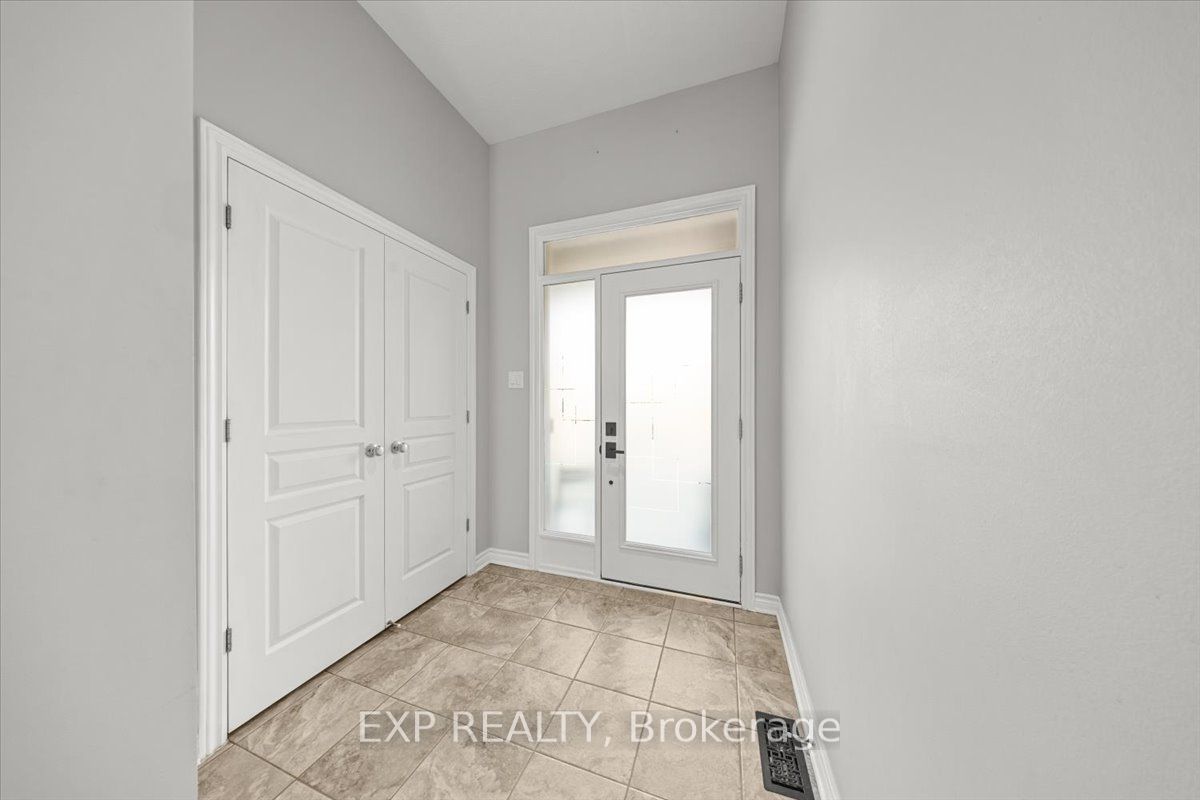 255 Shinleaf Crescent Property Photo 4