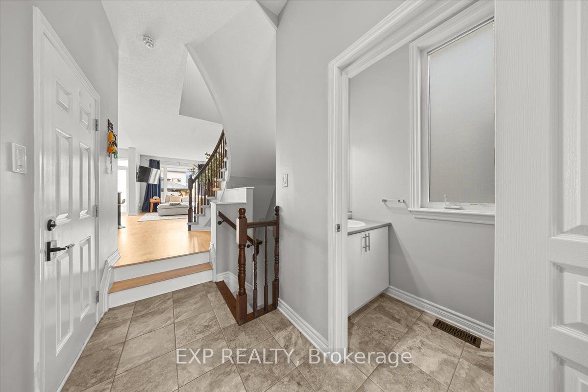 255 Shinleaf Crescent Property Photo 5