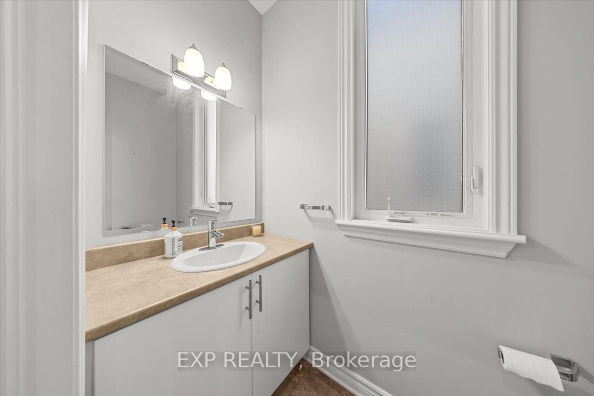 255 Shinleaf Crescent Property Photo 6