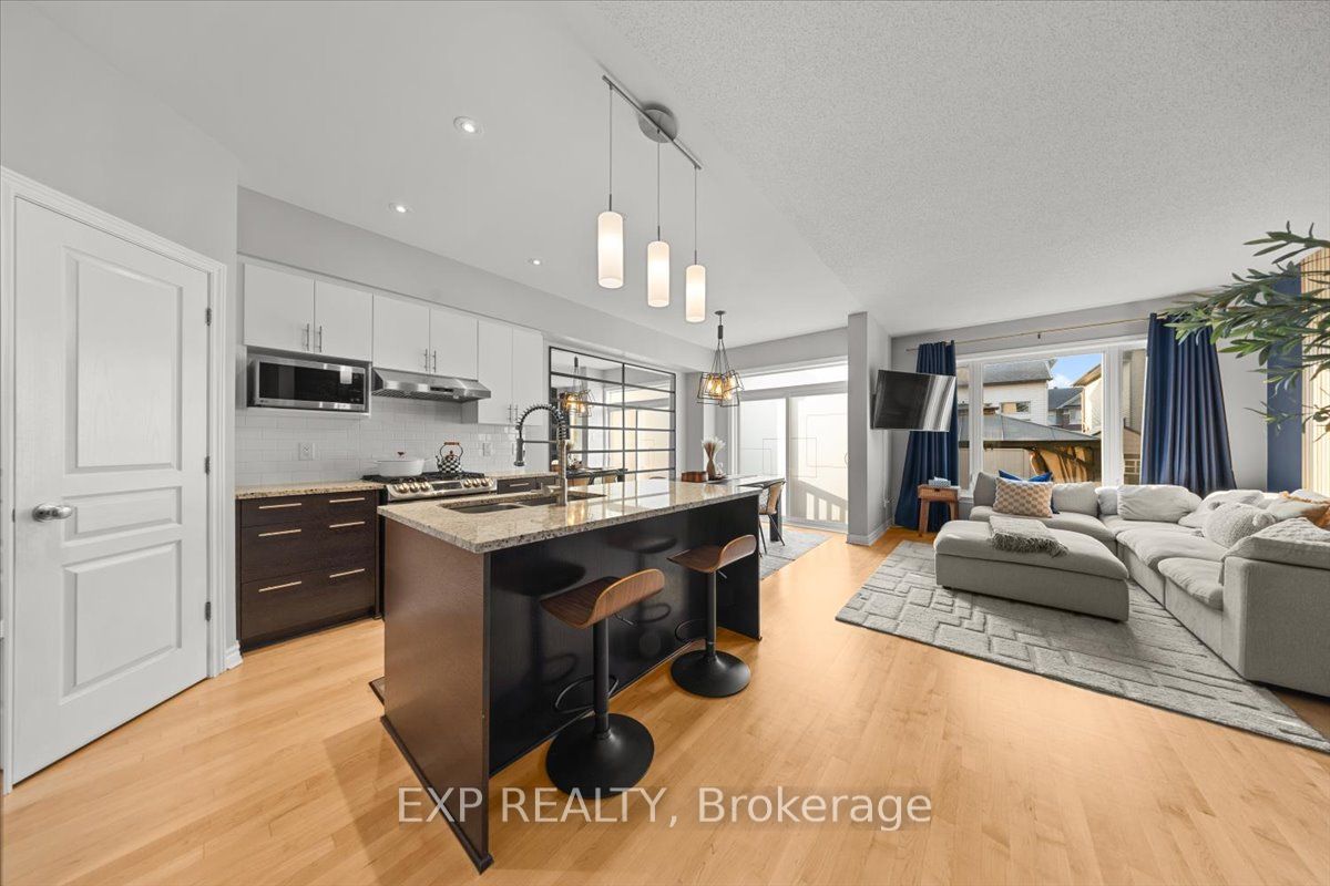 255 Shinleaf Crescent Property Photo 12