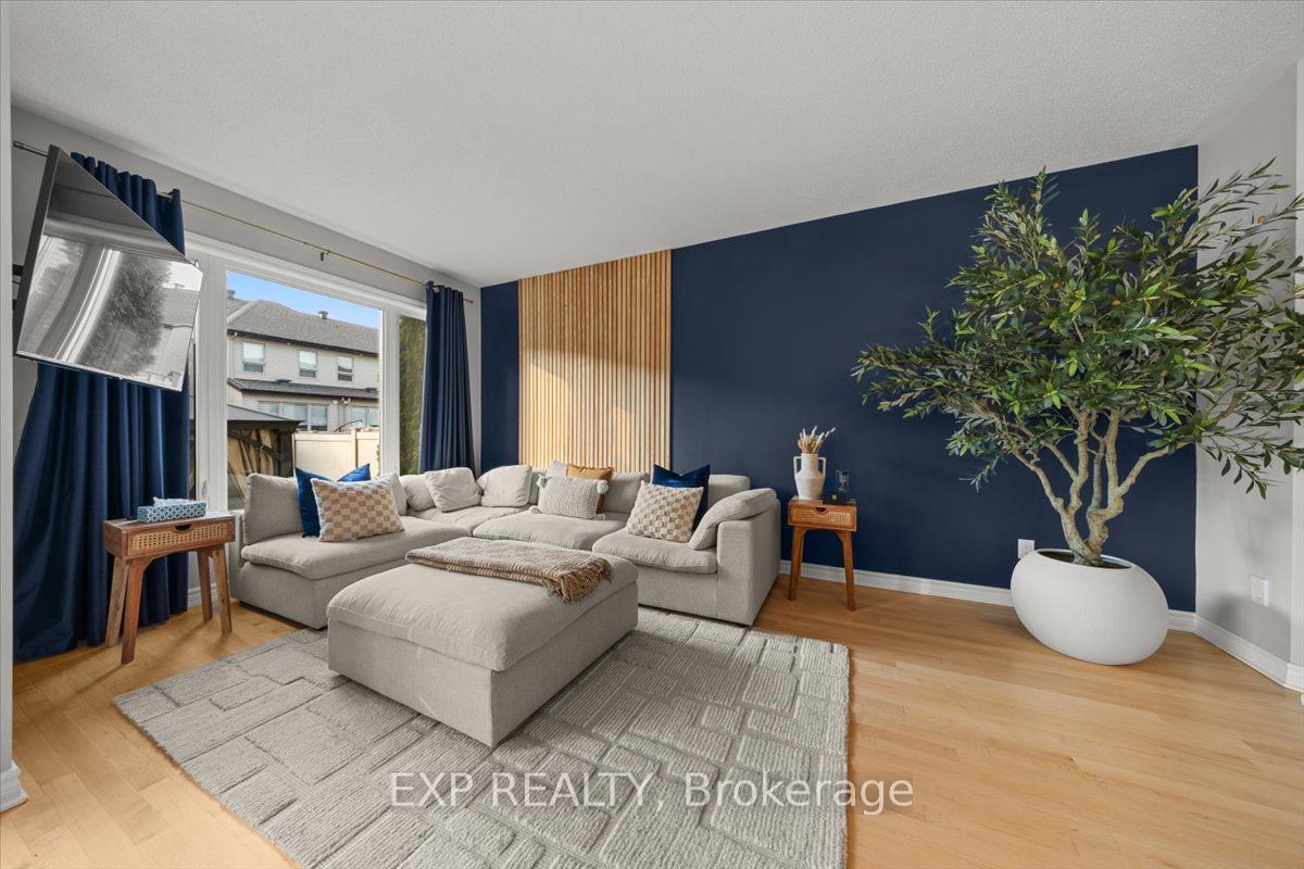 255 Shinleaf Crescent Property Photo 16