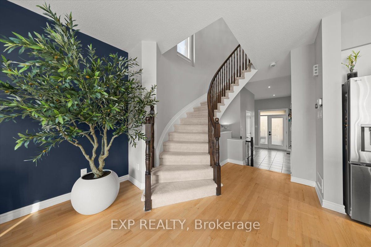 255 Shinleaf Crescent Property Photo 21