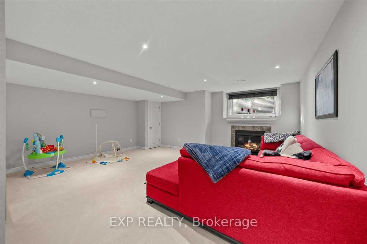 255 Shinleaf Crescent Property Photo 35