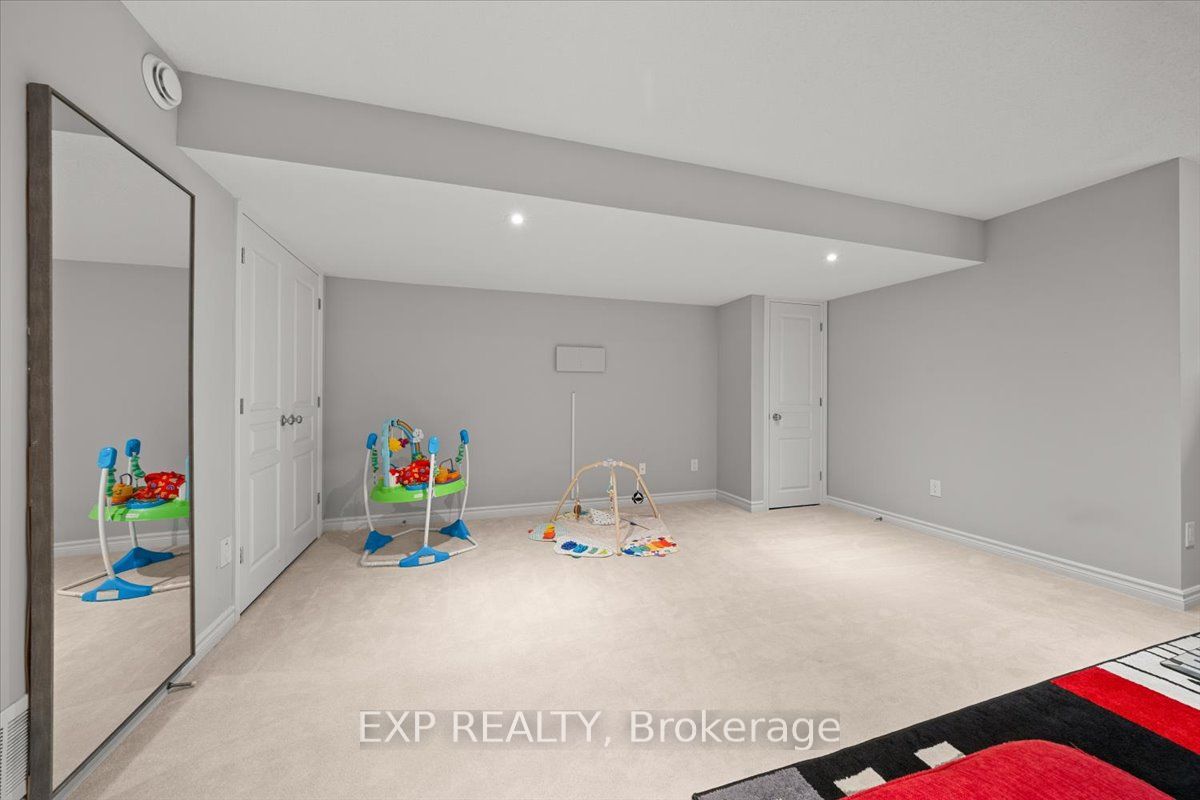255 Shinleaf Crescent Property Photo 36