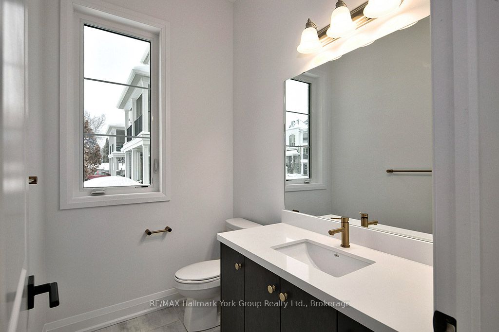 5-11 Bay Street E Property Photo 8