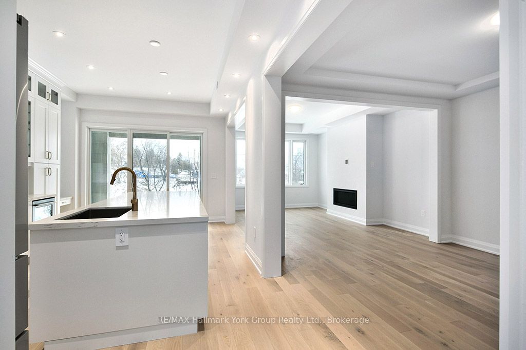 5-11 Bay Street E Property Photo 10