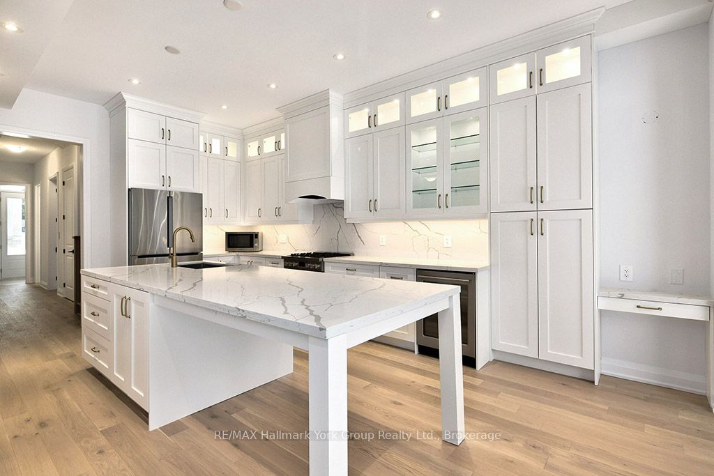 5-11 Bay Street E Property Photo 14