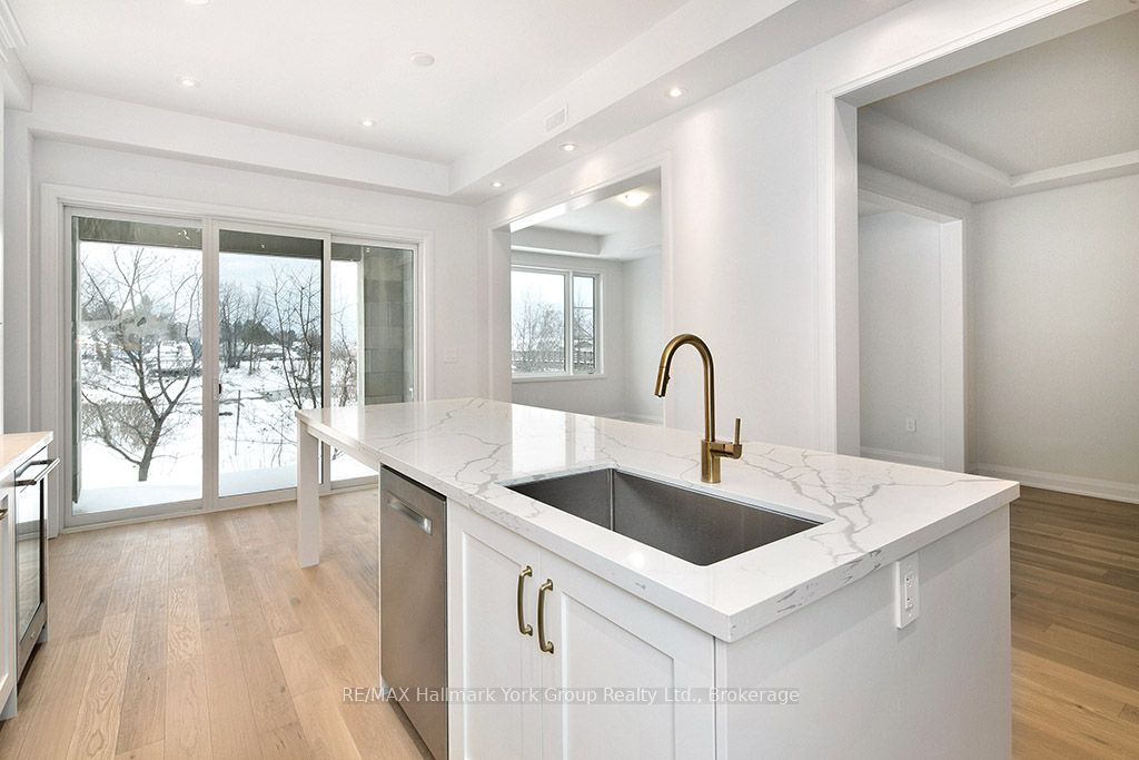 5-11 Bay Street E Property Photo 16