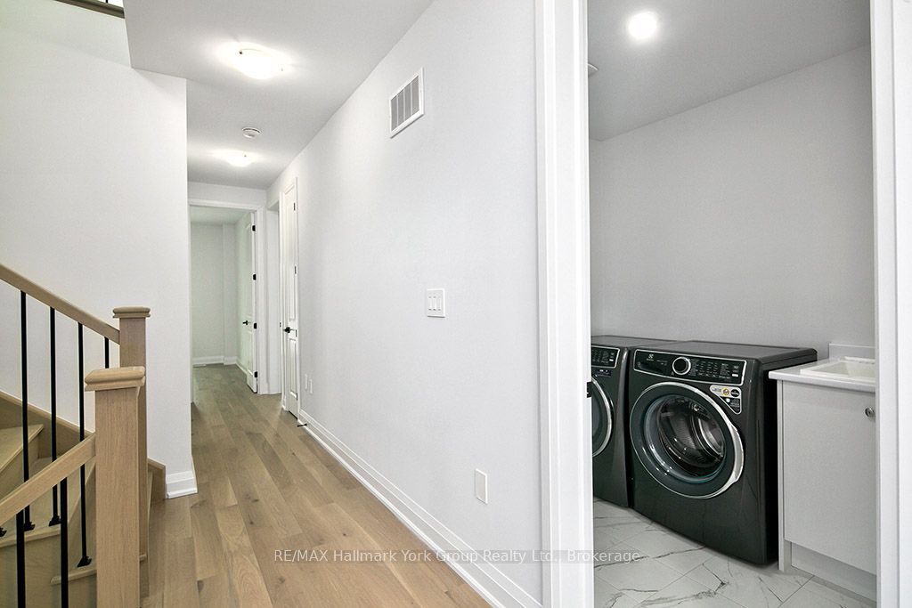 5-11 Bay Street E Property Photo 32