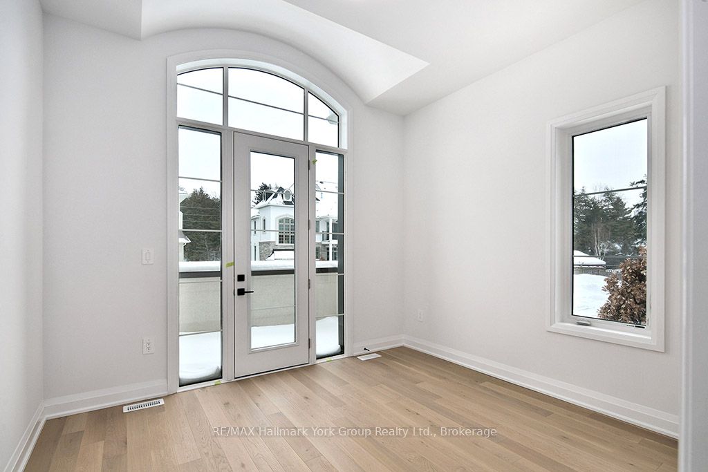 5-11 Bay Street E Property Photo 37