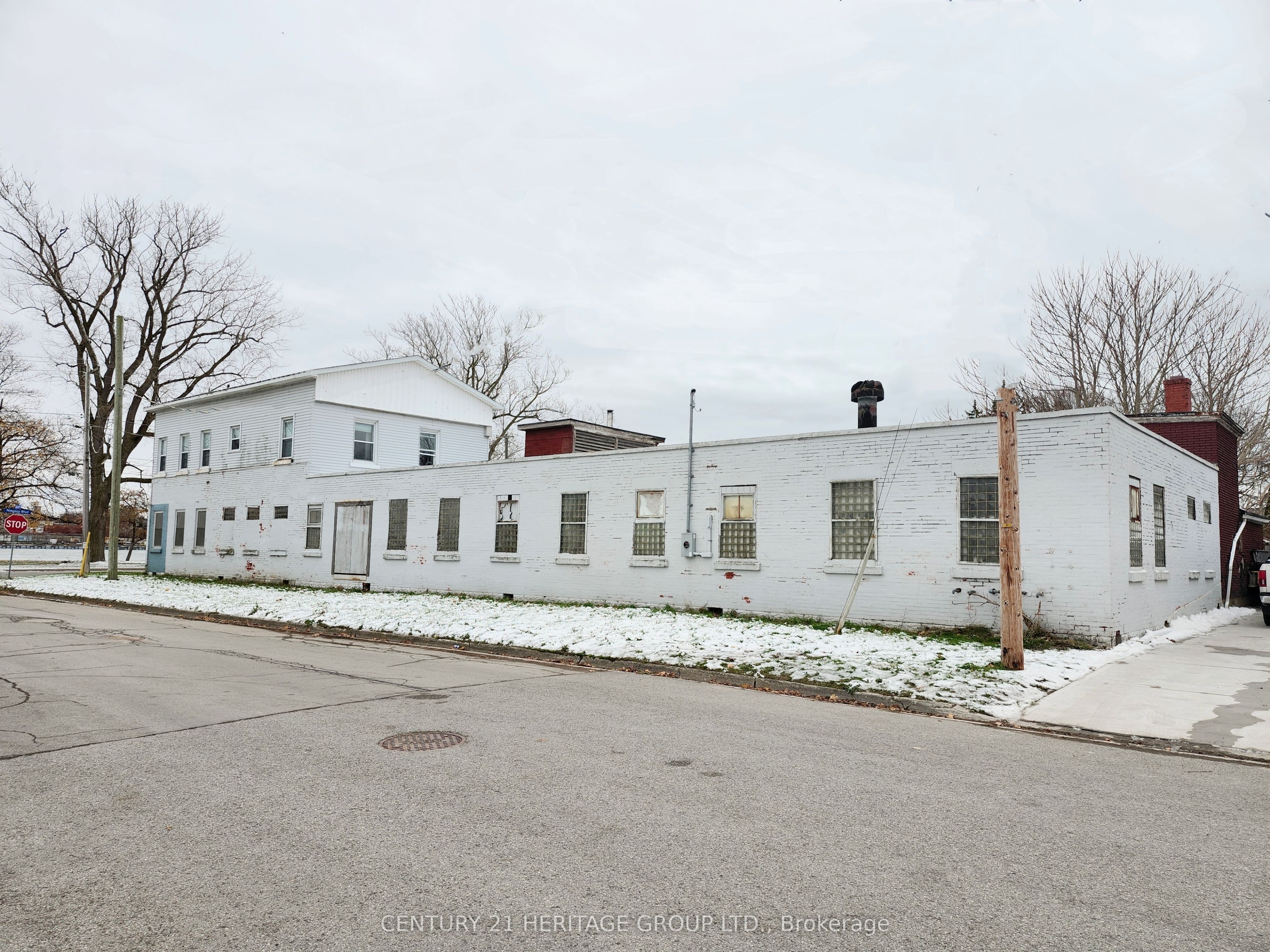 203 Niagara Boulevard Property Photo 1