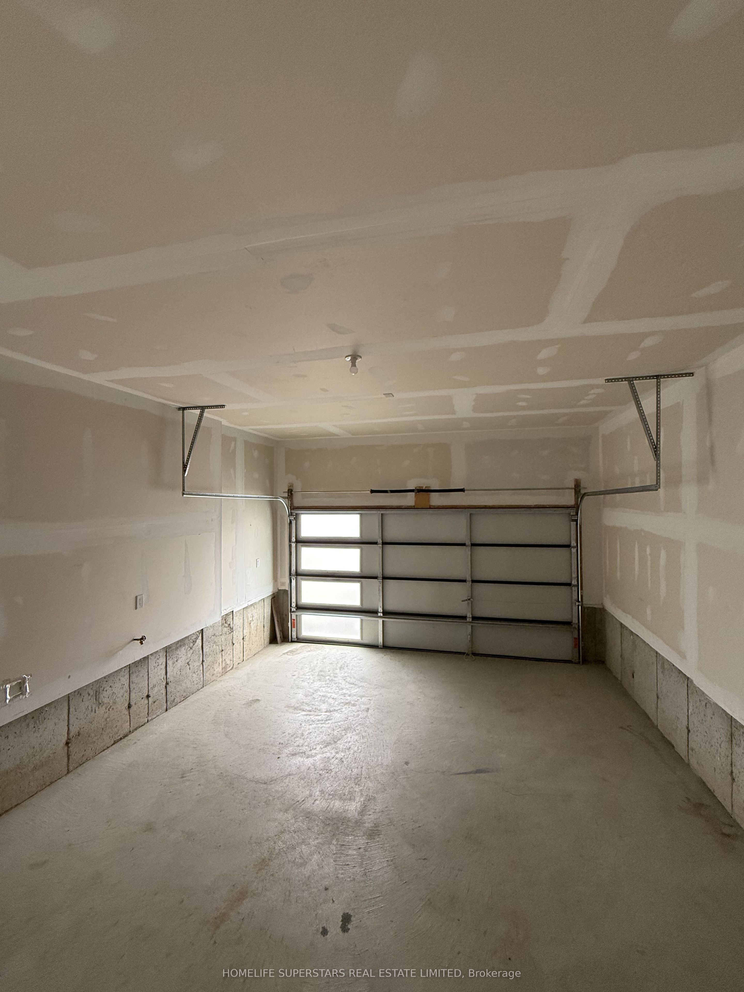2 Stanley Avenue Property Photo 28
