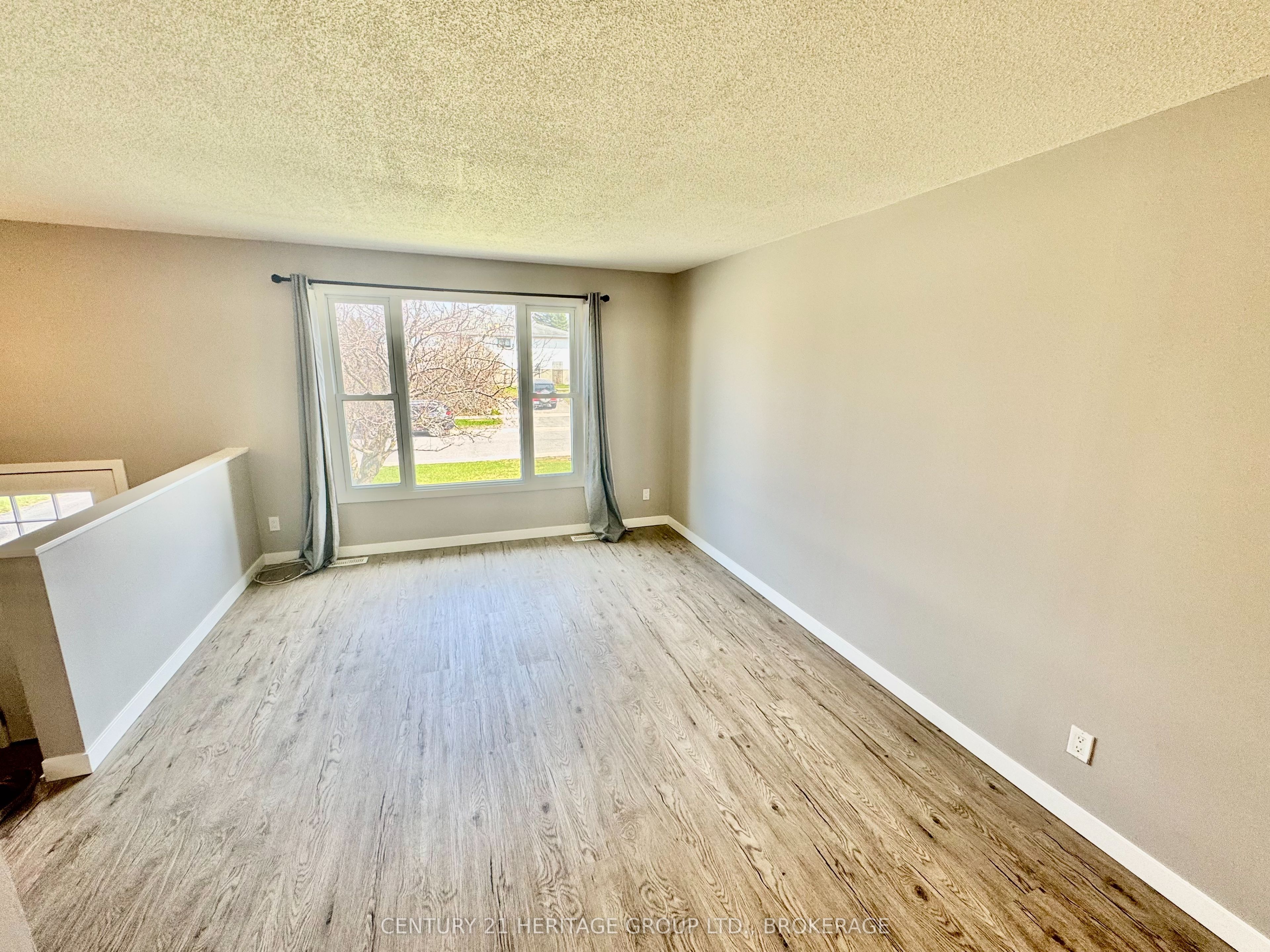 356 Owens Crescent Property Photo 6