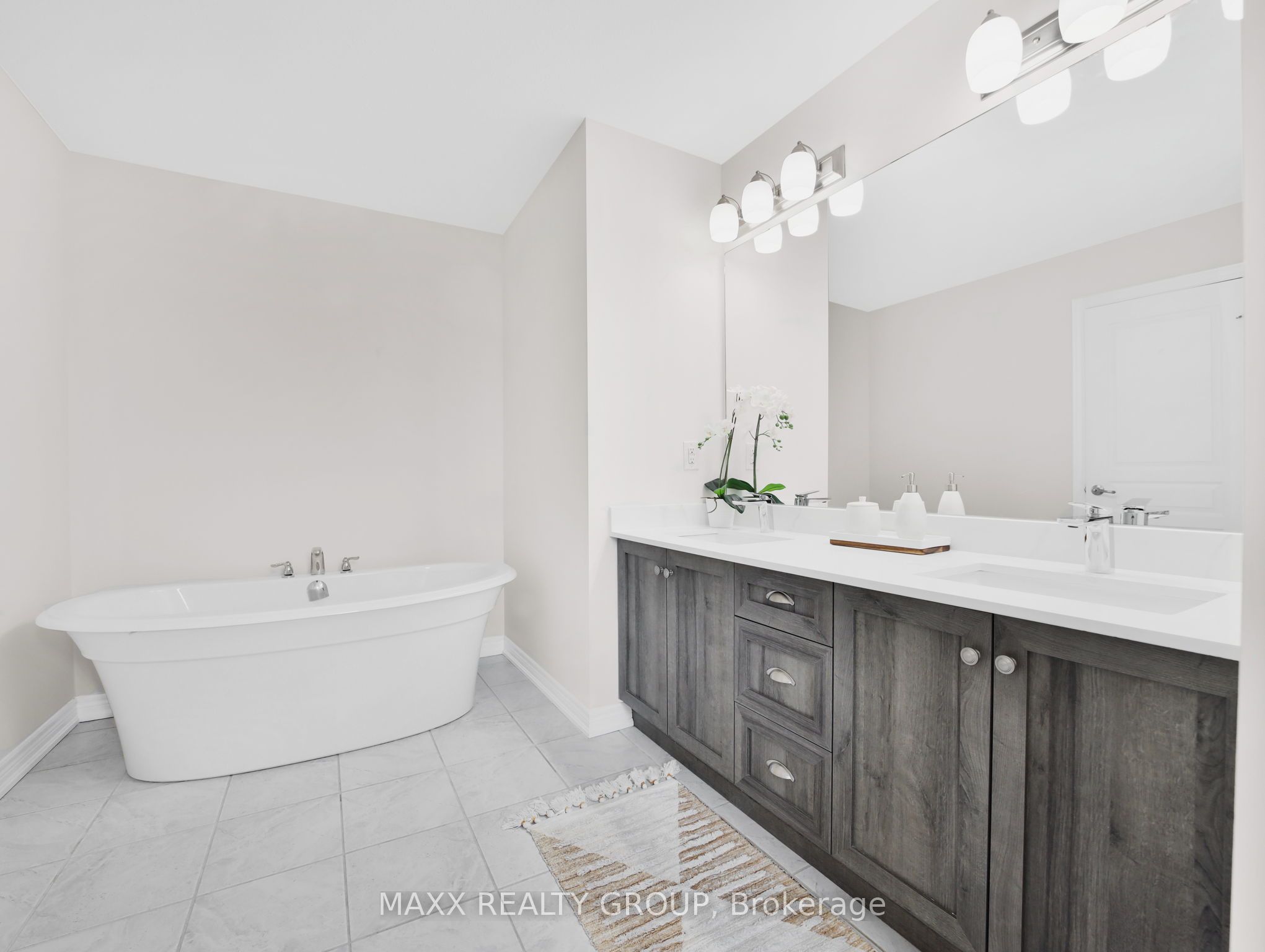 9354 Shoveller Drive Property Photo 33