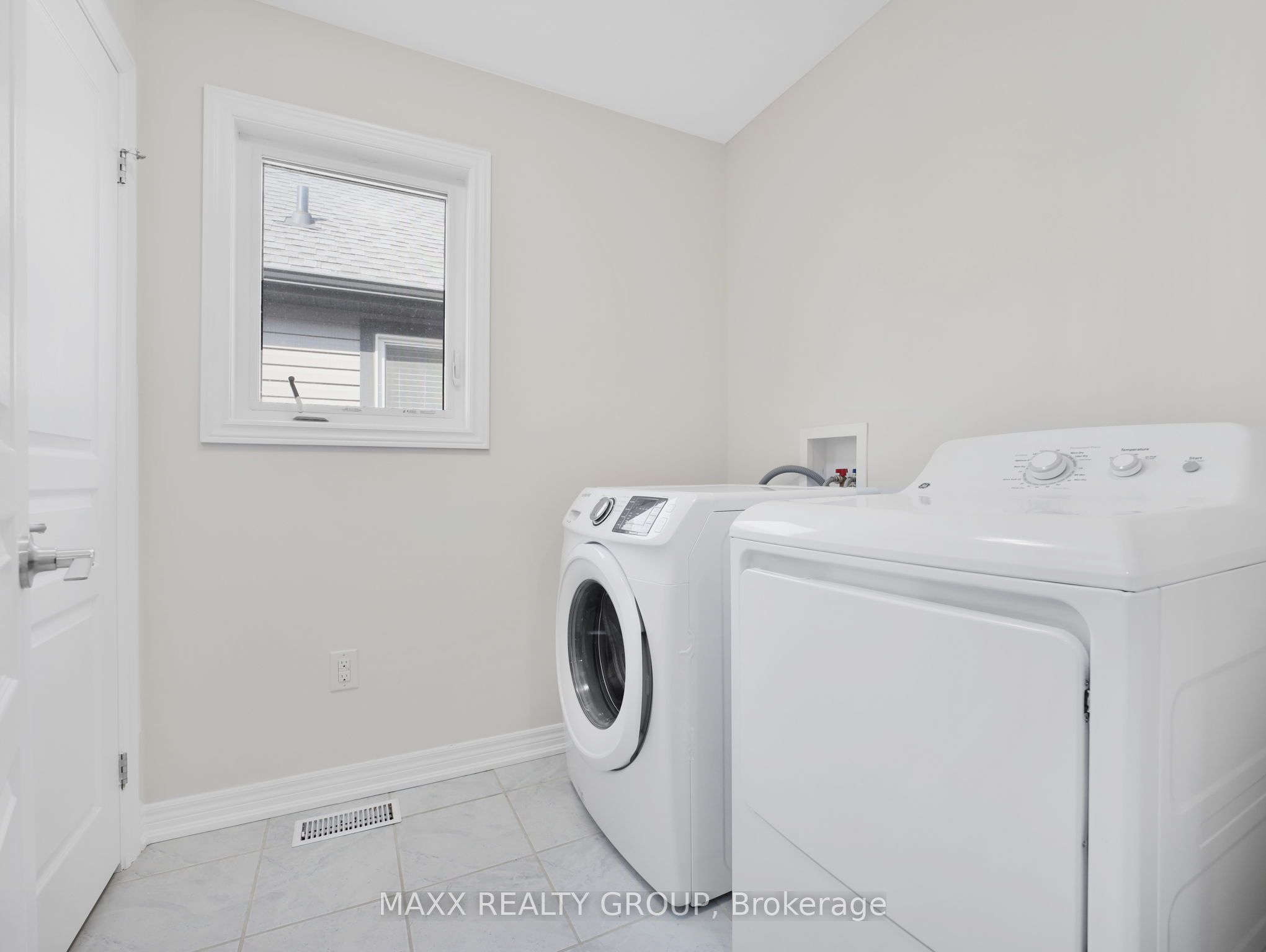 9354 Shoveller Drive Property Photo 43