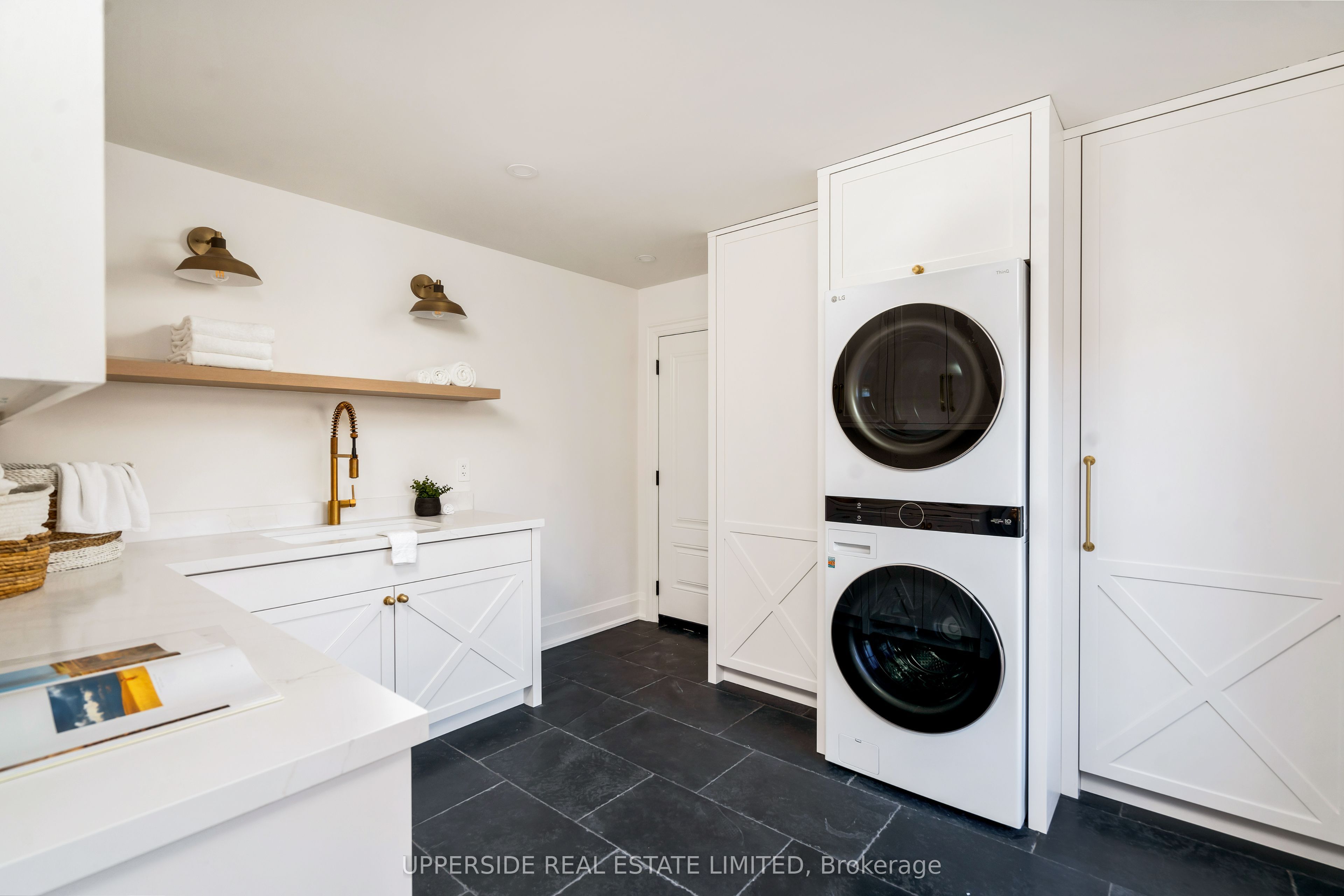 15886 Niagara Parkway Property Photo 45